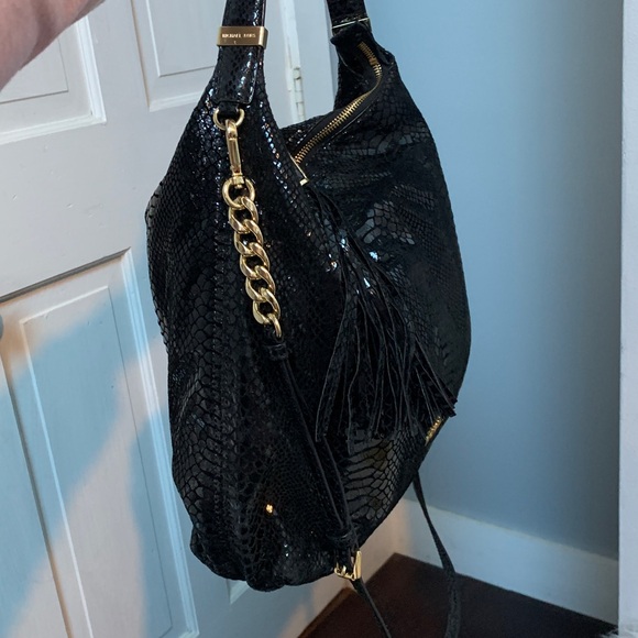 Authentic Michael Kors black snake print lightweight hobo slouch bag - Picture 7 of 17